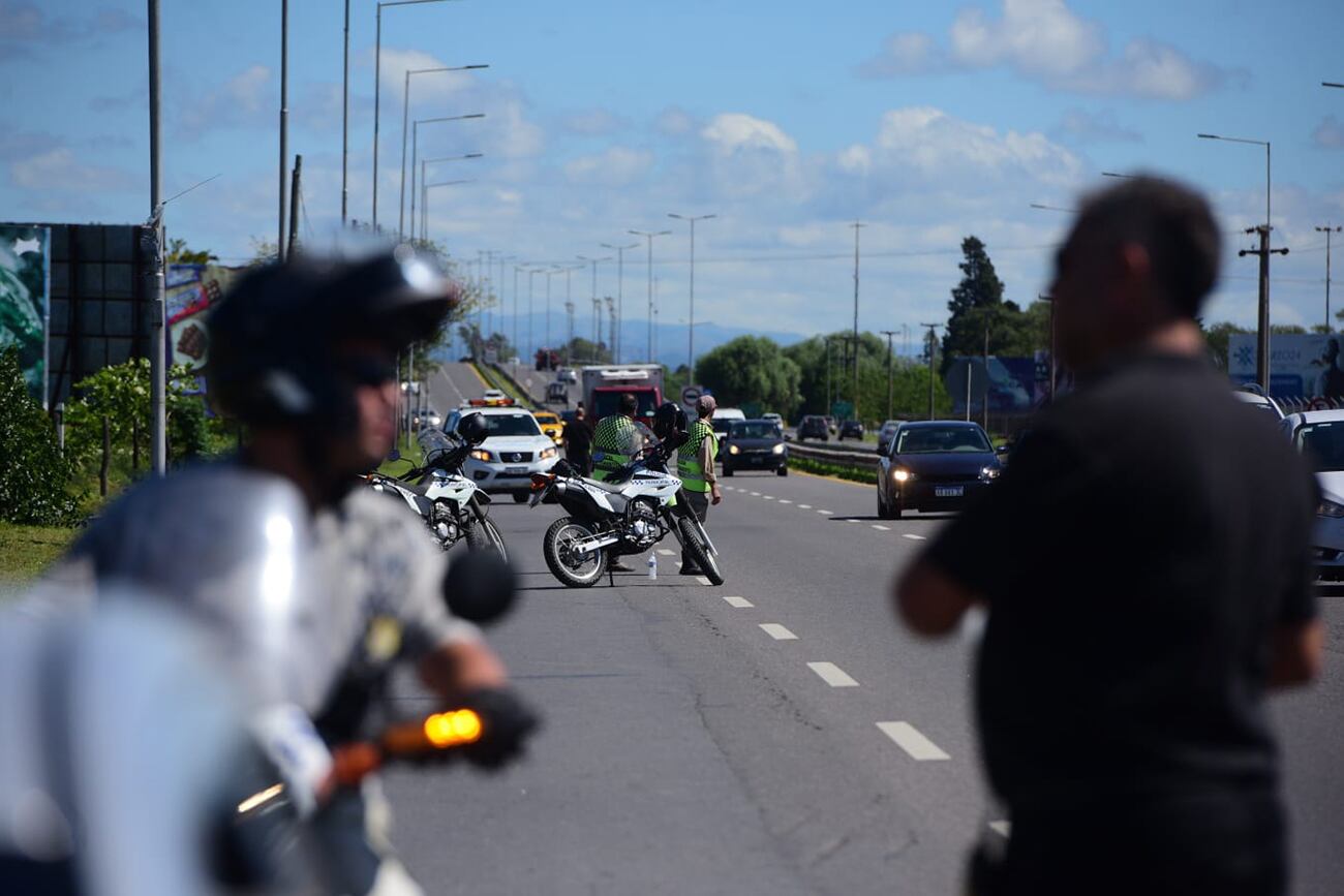 Picada fatal en Córdoba. Habilitan el paso en dos carriles de la ruta E-53 a la altura del Aeropuerto Taravella. (José Gabriel Hernández / La Voz)