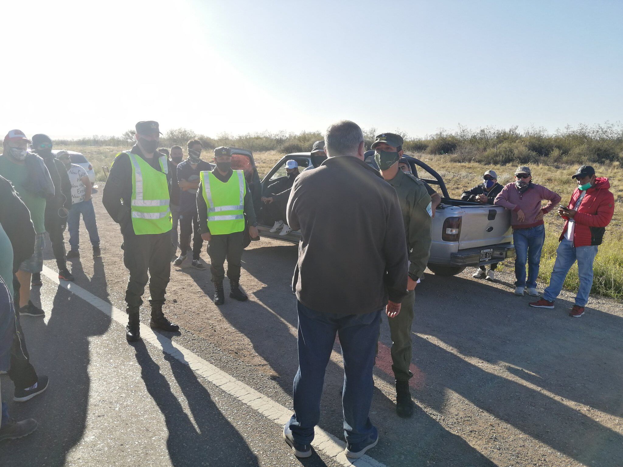 Trabajadores de Vialidad cortan ruta 7 para pedir paritarias