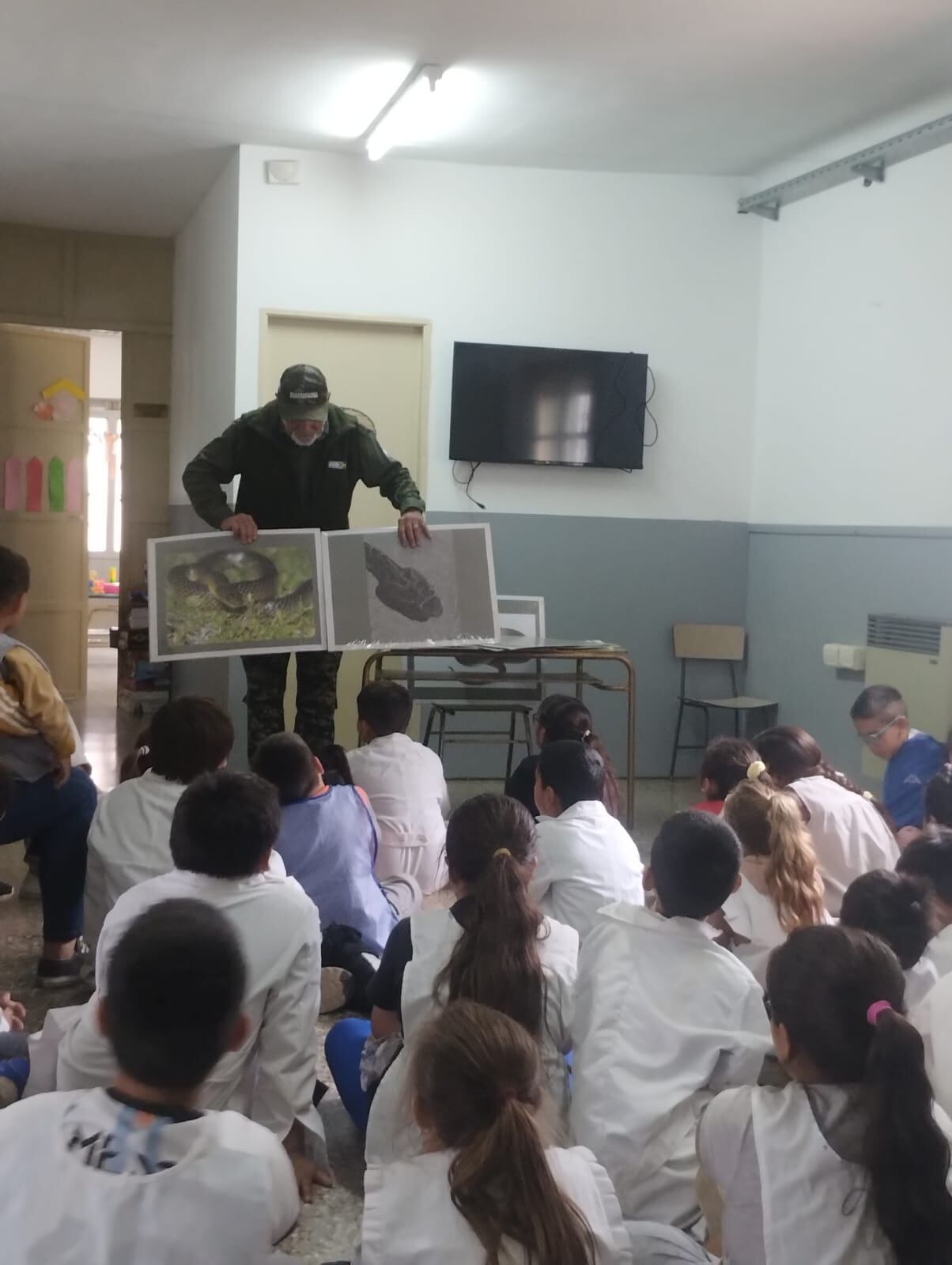 El Guardafauna Municipal Eduardo Álvarez brindó una charla en la Escuela Rural Nº 20