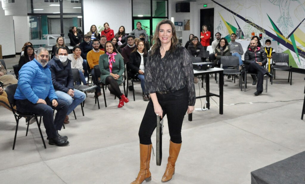 Emprendedores, empresarios, comunicadores y funcionarios conformaron el auditorio reunido en la sede del Club de Emprendedores de San Salvador de Jujuy.