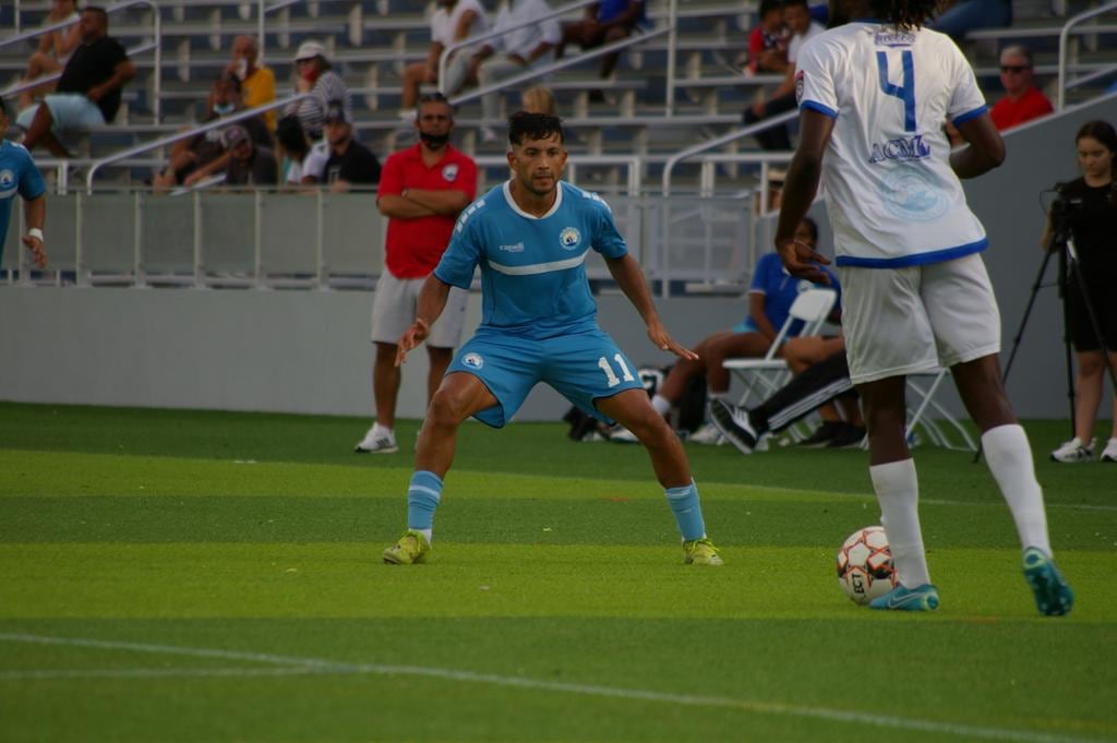 Con 22 años González fue figura en el Naples de Florida, con goles convertidos en semifinales y finales.