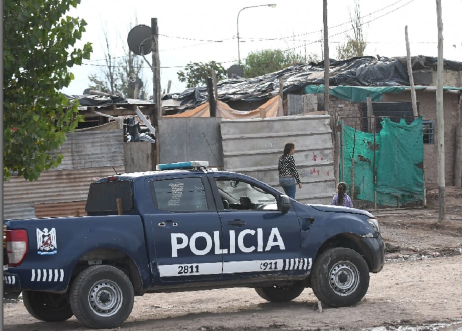 Policías encontraron las herramientas ocultas en un baldío.
