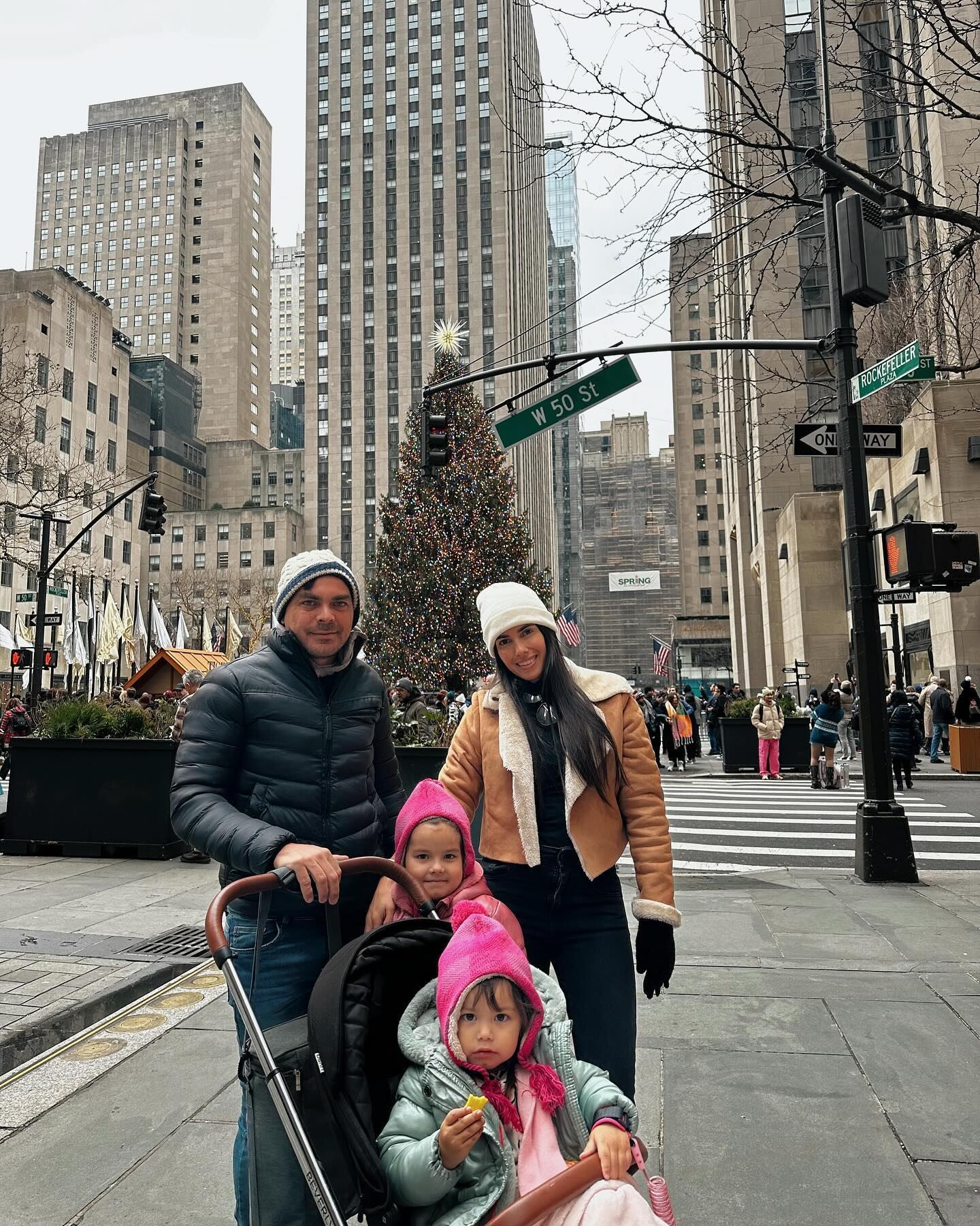 "Tony" le dio pelea al frío de Manhattan durante la Navidad.