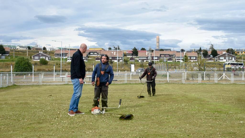 Pérez Toscani: “El producto de este trabajo conjunto es embellecer la ciudad y tener espacios deportivos aptos para todas las actividades de nuestros vecinos y vecinas”