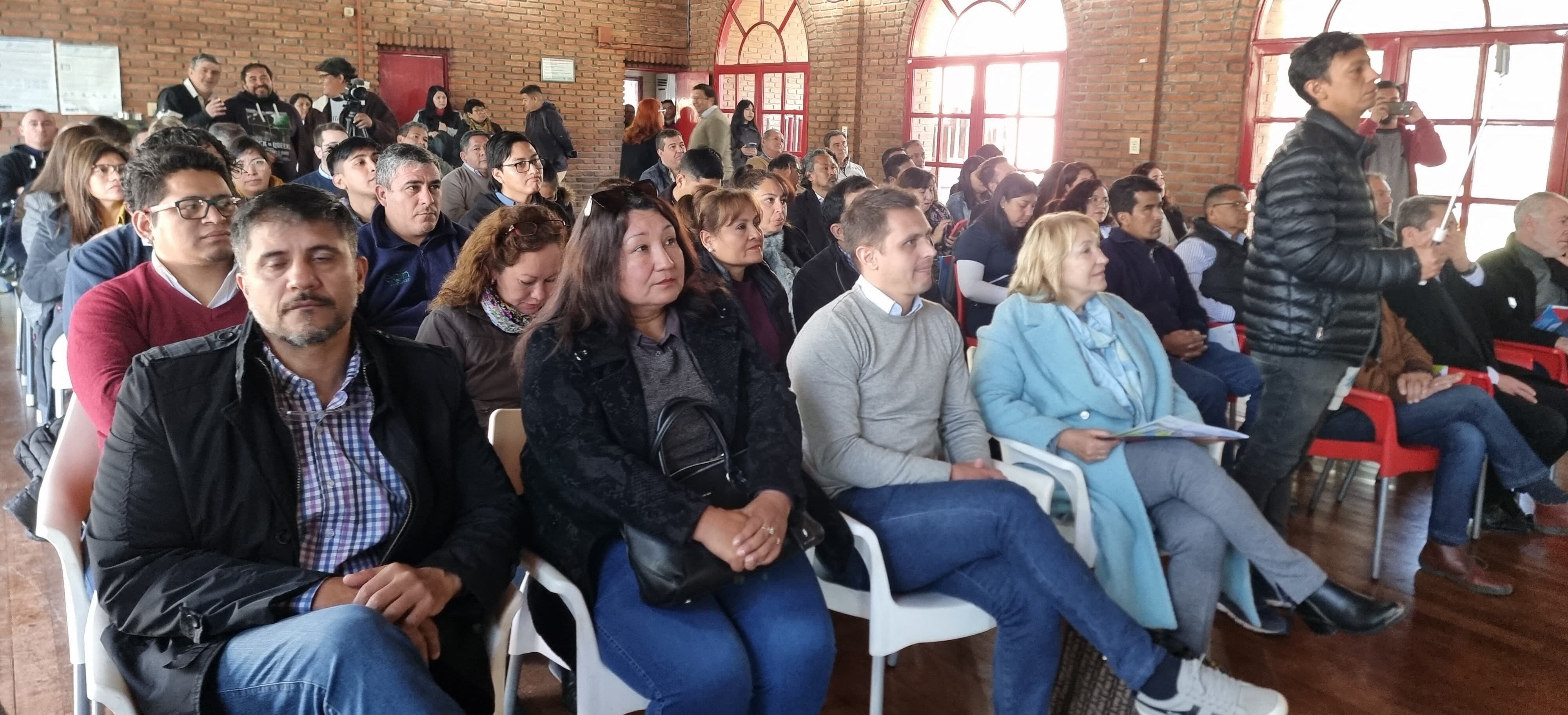 Funcionarios de municipios de la región, directivos de instituciones e invitados especiales presentes en el lanzamiento de Expojuy 2024 en Perico.