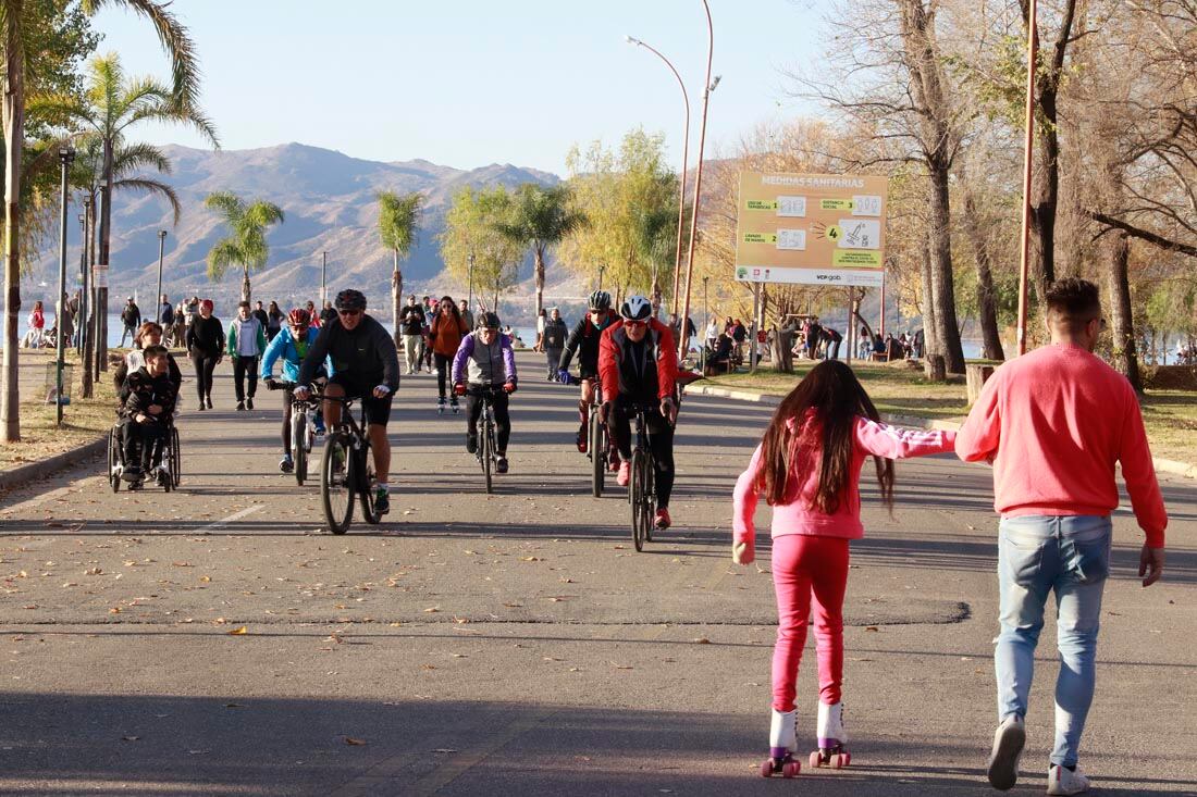 Turismo fin de semana super largo en la costanera de Carlos Paz (Yanina Aguirre / La voz) 