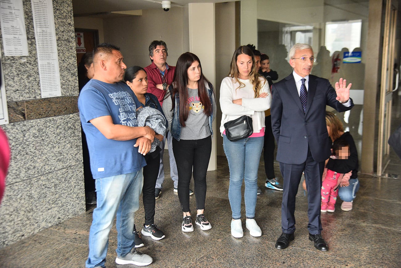 Reunión de Garzón con las madres del Neonatal. (Pedro Castillo / La Voz)