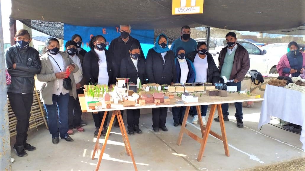 Un grupo de emprendedoras recibió el reconocimiento del Vicegobernador por la calidad sus productos, en la feria realizada el pasado sábado en La Intermedia.