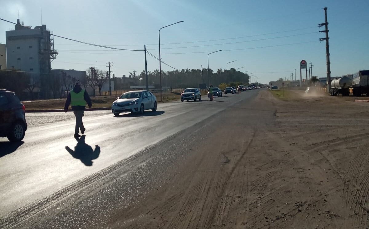 Caos en el transito en Arroyito por el fin de semana XXL