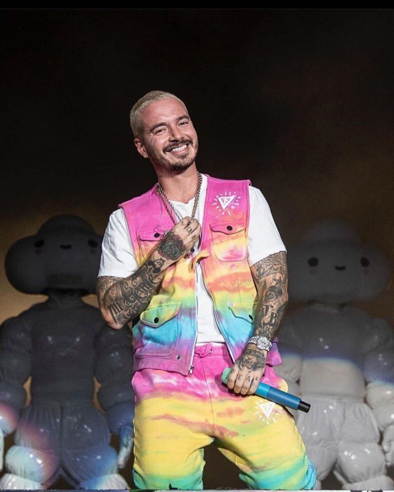 JBalvin suele lucir el estilo Batik durante sus conciertos (Instagram)