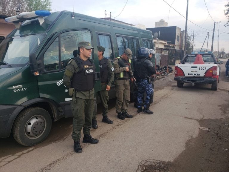 La banda se dedicaba al robo de autos con inhibidores de alarmas y hay al menos 12 detenidos.