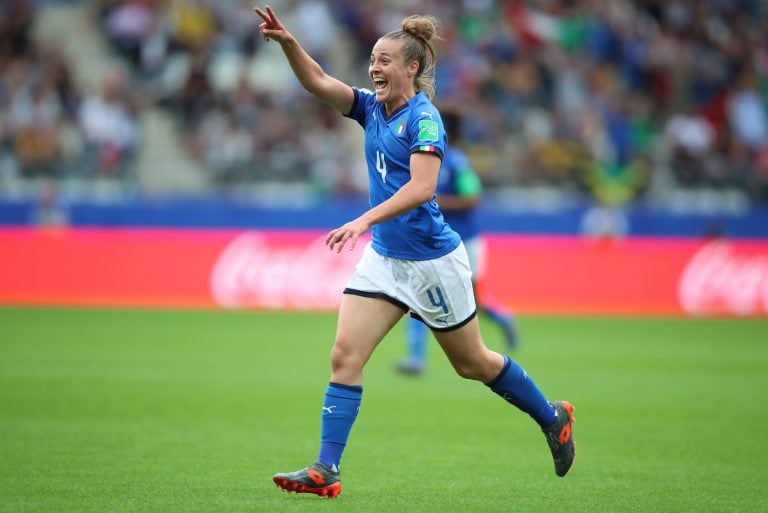 Aurora Galli celebra un gol (EFE/ Tolga Bozoglu).