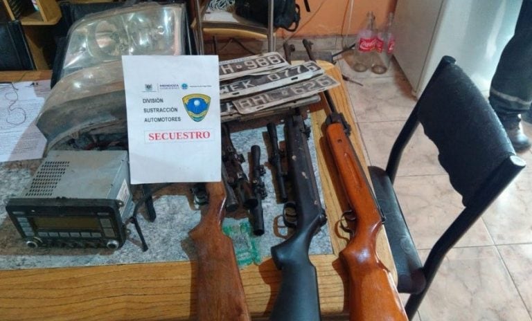 Secuestraron armas en un allanamiento en Luján  de Cuyo.