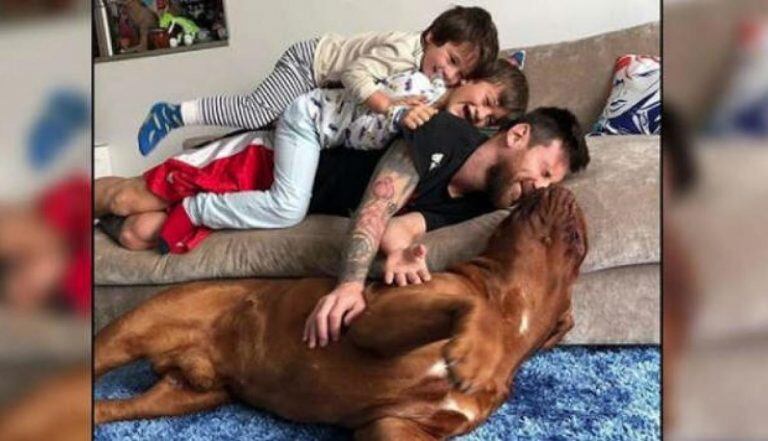 Lionel Messi se diviertió junto a sus hijos y a su perro Hulk. (Web)