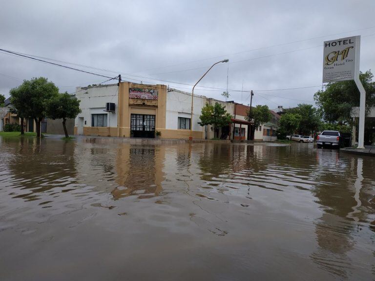 La ciudad quedó bajo agua luego de seis horas de lluvia.