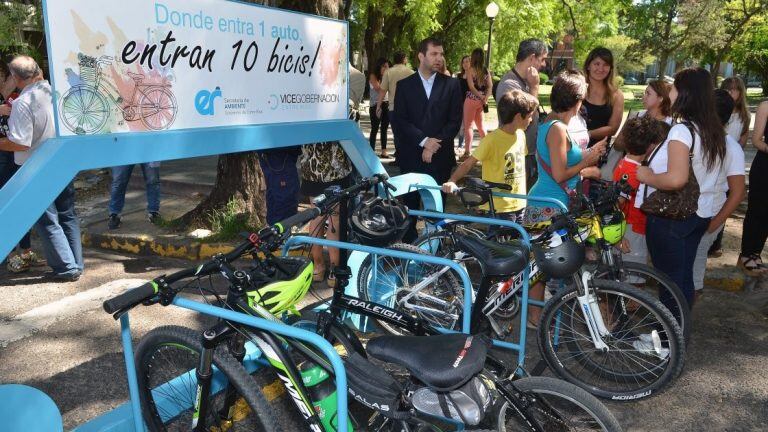 Estacionamiento para bicicletas en calles México y Córdoba