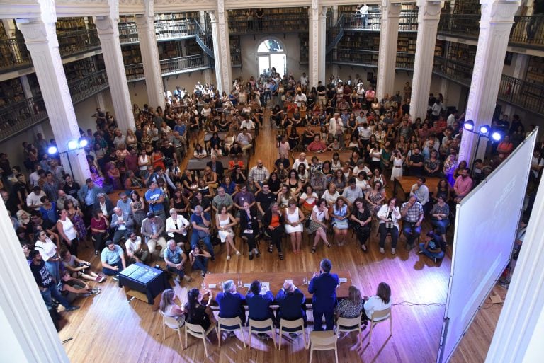 Javkin firmó la adhesión al Plan Nacional de Lecturas (Municipalidad de Rosario)