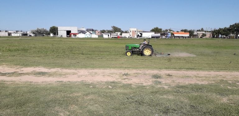 Tareas de desmalezado pueden correr con costa a los dueños de los terrenos. (Prensa Municipalidad de Rafaela)