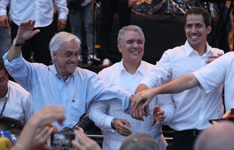 (i-d) El presidente de Chile, Sebastián Piñera; el presidente de Colombia, Iván Duque; el jefe del Parlamento venezolano, Juan Guaidó, participan en el concierto por Venezuela en Cúcuta (Colombia). Guaidó, que se proclamó presidente interino del país, llegó este viernes al concierto por Venezuela. EFE/ Mauricio Dueñas Castaneda