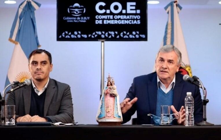 “Quedate en tu casa, seguimos con el aislamiento, seguimos con la distancia, con el lavado de las manos, y también con el barbijo", recomienda el Gobernador.