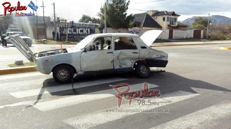 El conductor del auto iba en contramano y fue impactado por la camioneta.