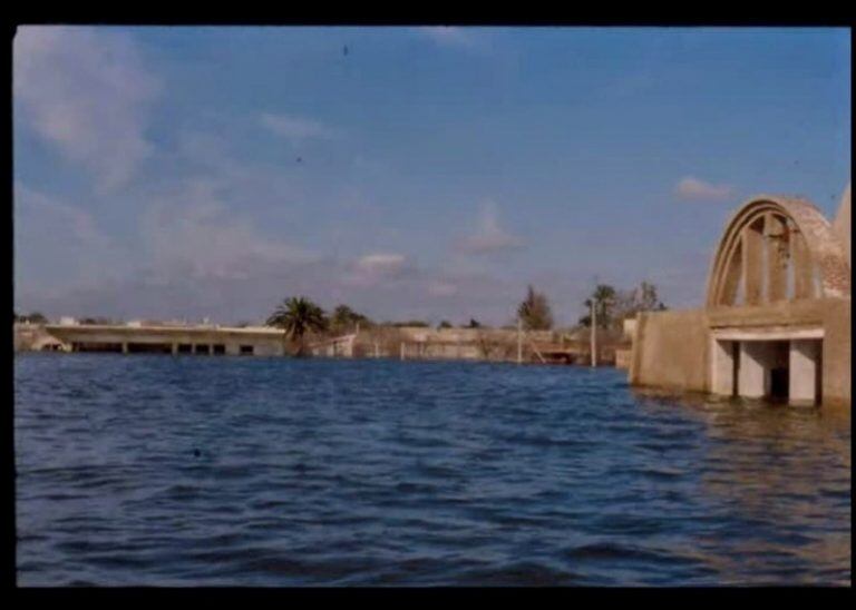 A la derecha de la imagen: Parroquia Virgen del Valle, izquierda: Terminal de ómnibus

PH: Daniel Franco y Otho Freudemberg – Año 1979 -1983