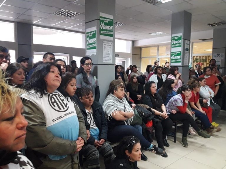 Estatales en asamblea.