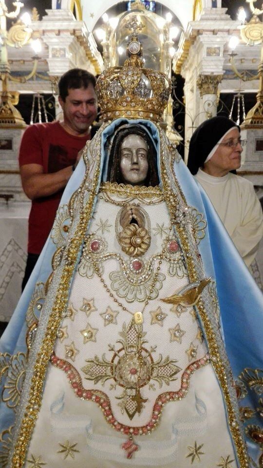 Monjas Dominicas confeccionaron el nuevo manto de la Virgen del Valle.