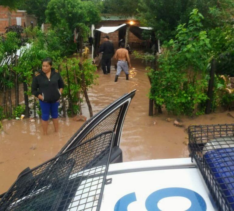 Más de 50 personas evacuadas en Anta por las lluvias. (Policía de Salta)