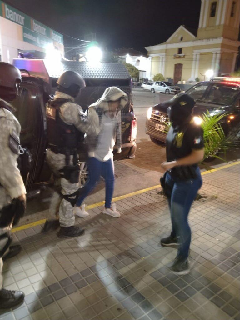 Dos hombres y tres mujeres detenidos.