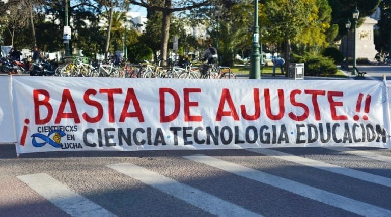 Cabildo abierto en defensa de la ciencia (Vía Santa Rosa)