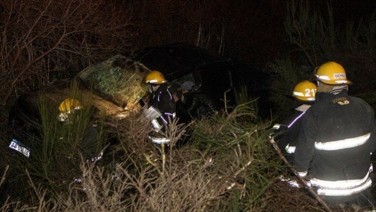 Tres policías de la Federal heridos en un vuelco sobre la Ruta 40 (Foto: LMN-Federico Soto)