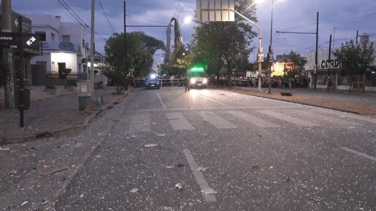 Galería de fotos explosión de una pizzería en avenida Fuerza Aérea al 1.800.