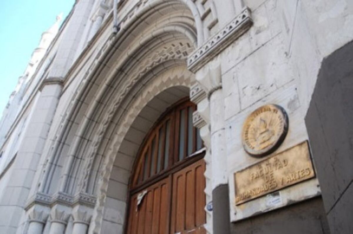 Puertas cerradas en Humanidades a la espera de un hisopado por coronavirus