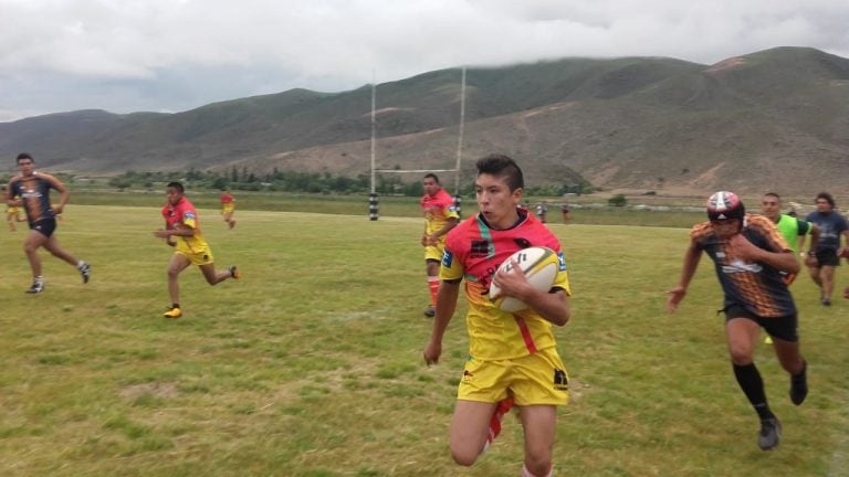 Partido de exhibición: Tafí del Valle vs Santa María. Juveniles. (Romina Aguirre)