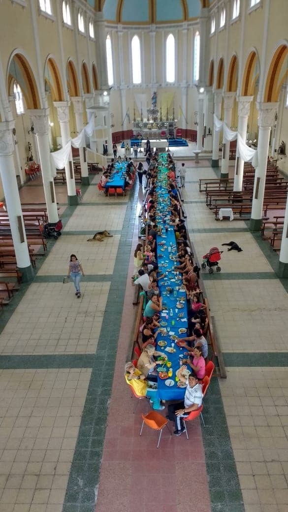 Almuerzo en la Parroquia