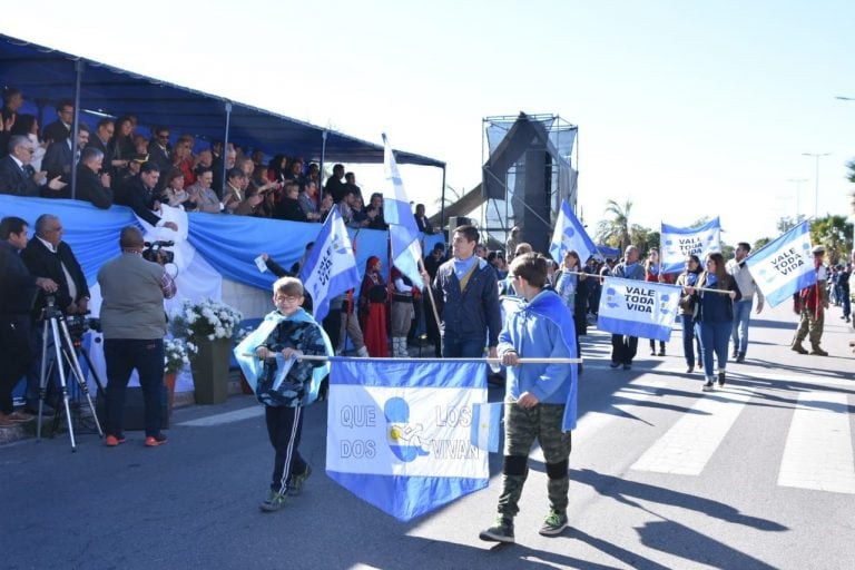 Acto y desfile civico 25 de mayo - La Rioja