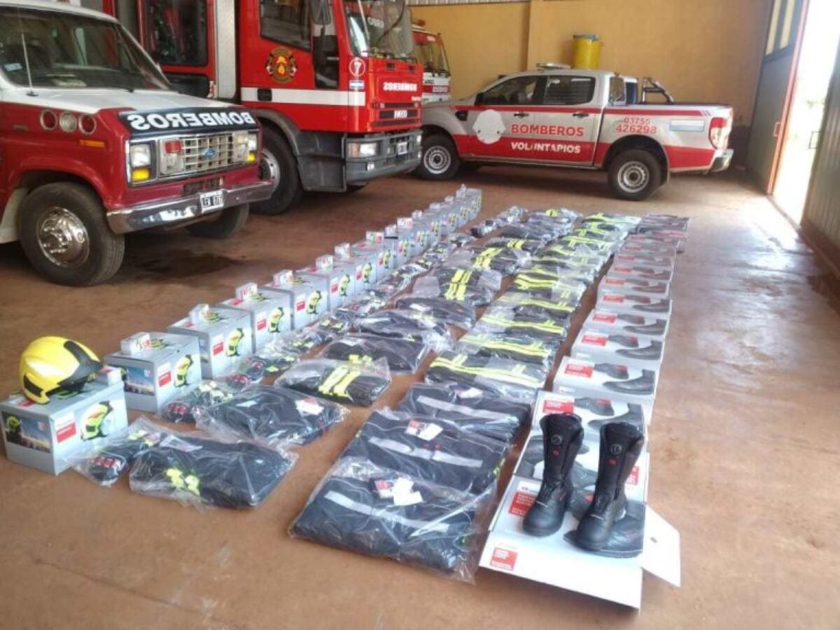 Nueva indumentaria importada para los Bomberos Voluntarios de Oberá