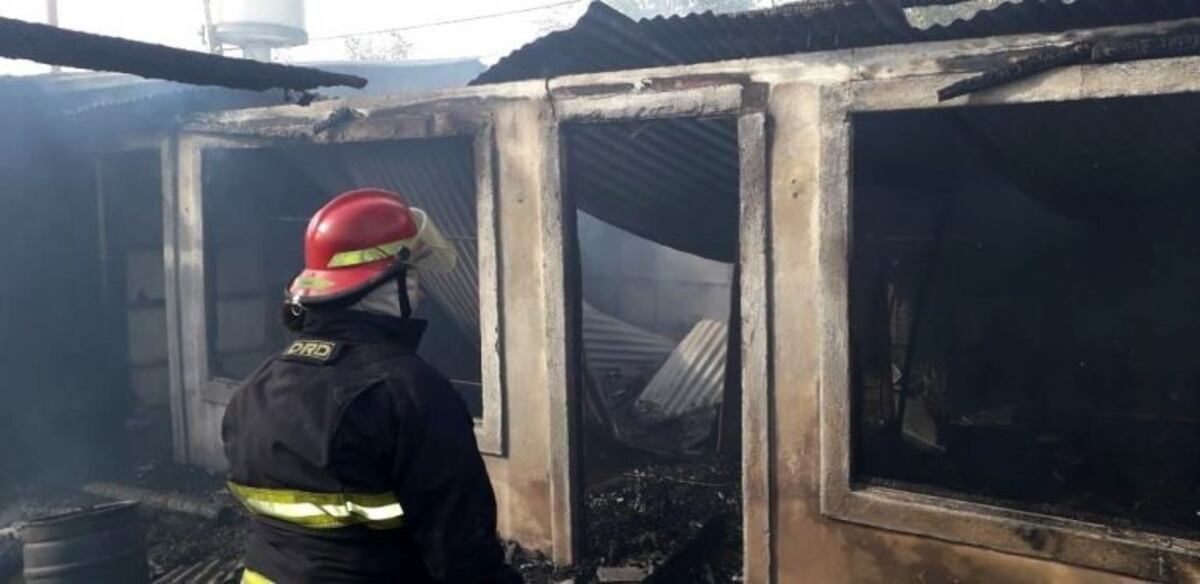 Destrucción total en el paseo de compras de Monte Comán