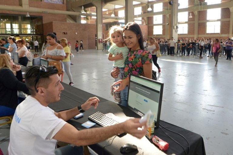 Entrega de Tarjeta Alimentar en Córdoba.