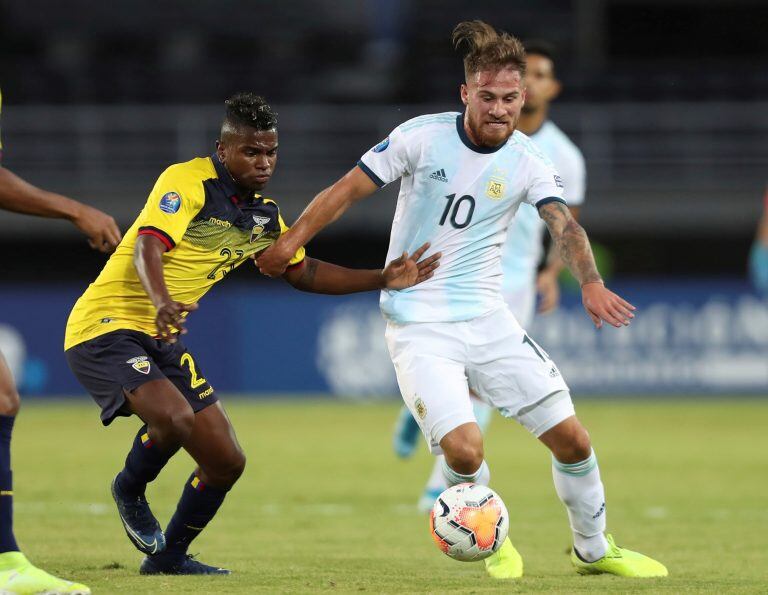 Alexis Mac Allister en el Preolímpico de Colombia. (Foto: Fernando Vergara/AP)