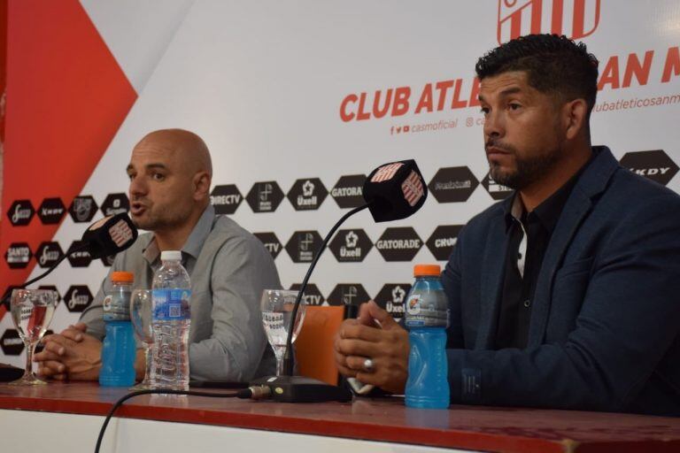 Favio Orsi y Sergio Gómez, dupla técnica de San Martín de Tucumán (Foto: Prensa)