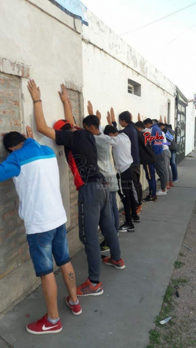 Detuvieron a diez jovenes, solo uno de ellos era mayor de edad.