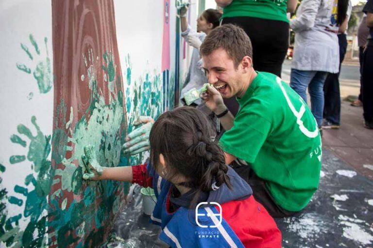 Fundación Empate y alumnos de cuarto año del Colegio Taborin realizaron un mural que abraza la inclusión.