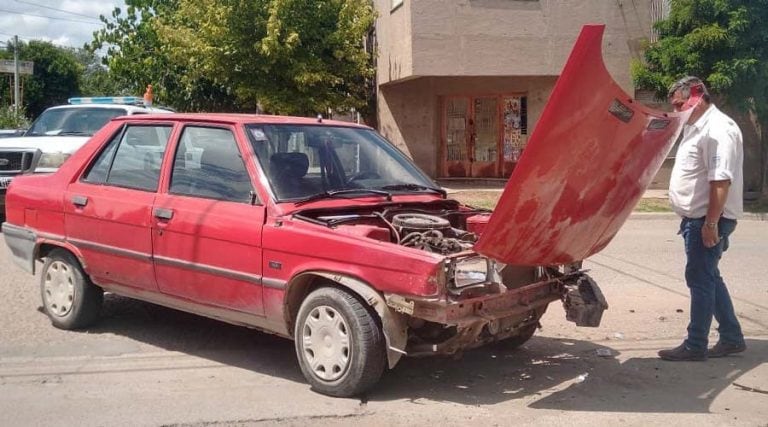 El Renault circulaba por la calle Santiago del Estero (Vía Santa Rosa)