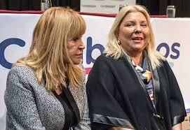 Aida Ayala junto a Lilita Carrió (Web).