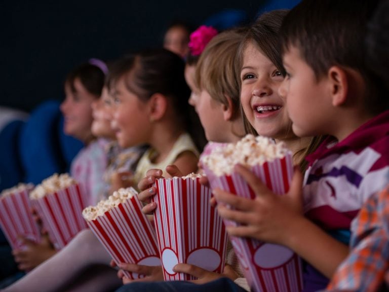 Mientras que en 2018 una salida familiar al cine para dos adultos y dos menores costaba $ 2944, hoy se precisan $ 4125 para el mismo paseo.