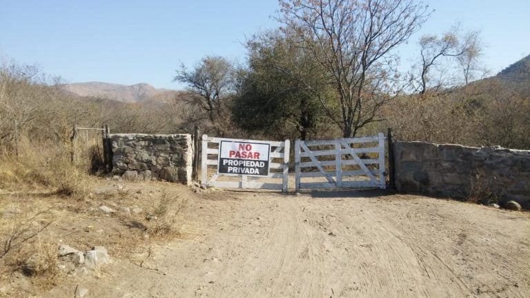 Ingreso sobre el camino a San Fernando