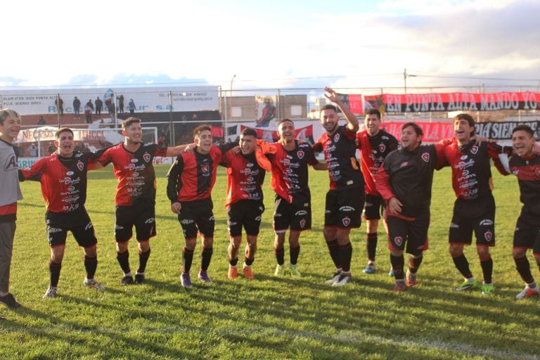 Sporting goleó en el clásico