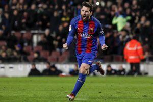 GRA484. BARCELONA, 11/01/2017.- El delantero argentino del FC Barcelona Leo Messi celebra tras marcar el tercer gol ante el Athletic de Bilbao, durante el partido correspondiente a la vuelta de los octavos de final de la Copa del Rey disputado esta noche 